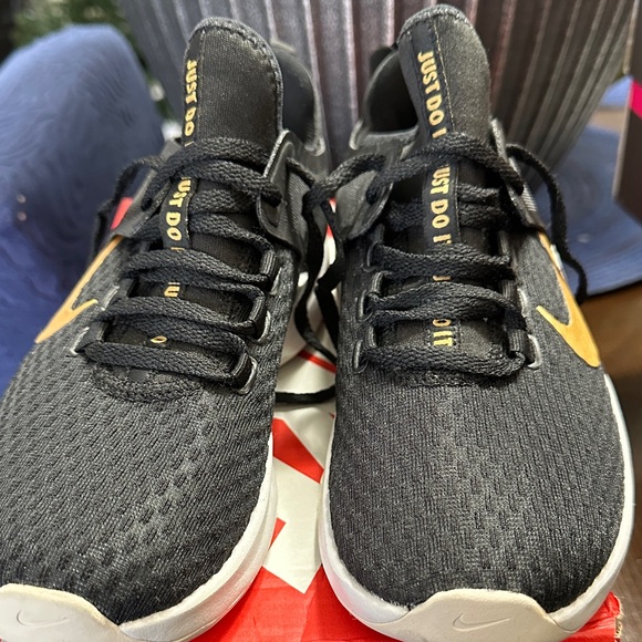 black nike shoes gold swoosh